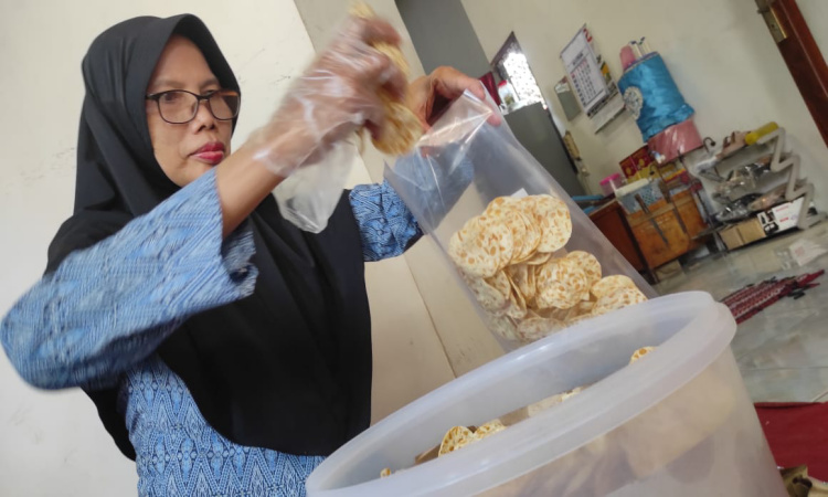 Mulai dari Percobaan, Produsen Keripik Tempe dari Diwek Jombang Mengalami Lonjakan Permintaan