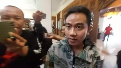 Status Gibran, Hasto Pamit dari PDIP