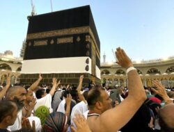 Pecah Rekor: Jemaah Haji Melakukan Tawaf dengan Potret yang Megah