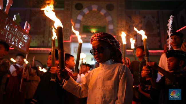 Pawai Obor di Bogor Diramaikan oleh Warga Menyambut Tahun Baru Islam 1445 H