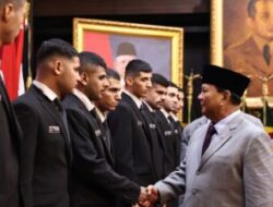 Prabowo Subianto menyambut kedatangan 22 Mahasiswa Palestina di Unhandalam dengan hangat