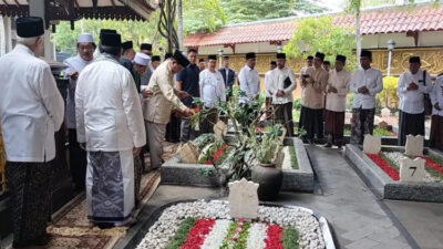 Prabowo Subianto Kunjungi Ponpes Tebuireng, Ziarah ke Makam KH Hasyim Asy’ari dan Gus Dur