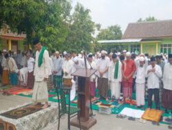 Ratusan Warga Kepatihan Jombang Ikuti Salat Istisqa di Tengah Kemarau Panjang.