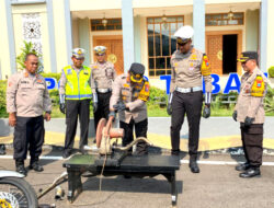 Polres Tuban Menghancurkan Ratusan Knalpot Brong Setelah Melakukan Razia Selama Satu Bulan