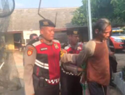 Polisi berhasil menangkap seorang pria yang diduga ODGJ dan membawa senjata tajam di Kabupaten Tuban