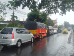 Pengendara Keluhkan Perbaikan Jembatan Jrengik di Jalur Lintas Provinsi Sampang saat Hujan