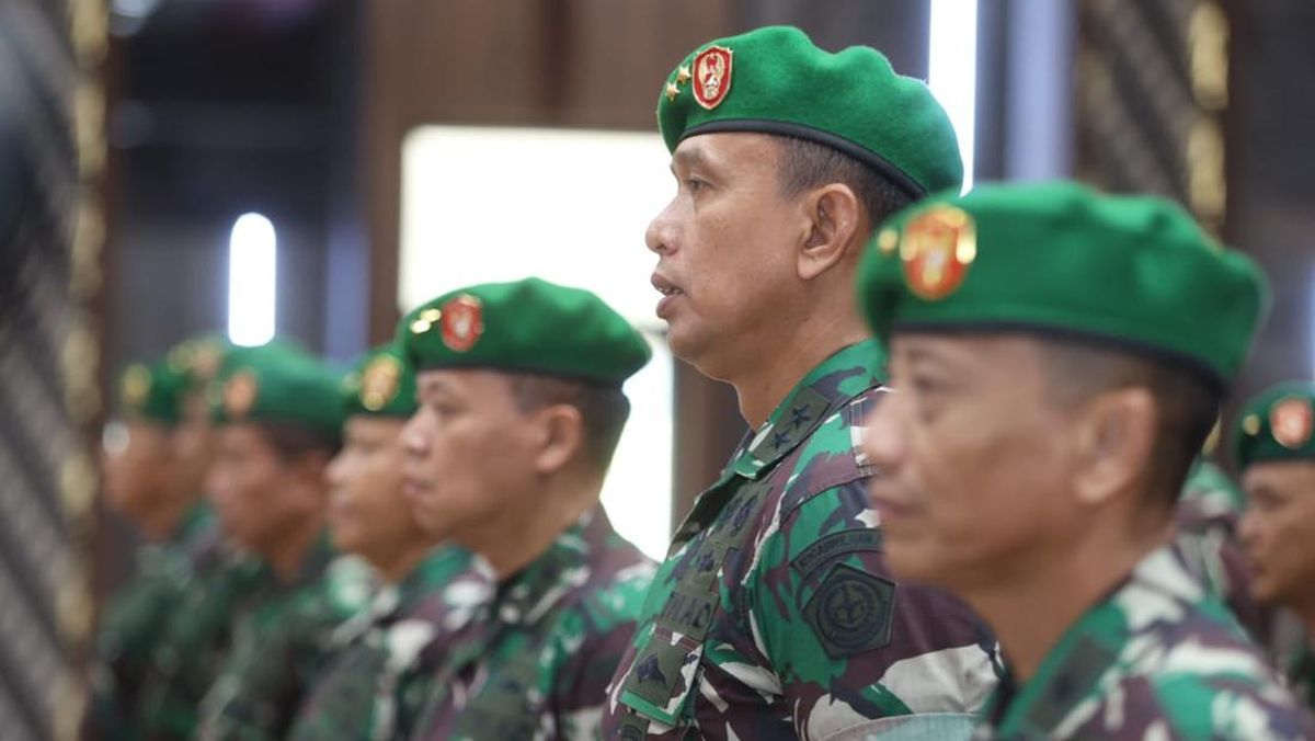 Pemimpin Tidak Benar: Seorang Perwira yang Mencemooh Sersan Kepala yang Lebih Tua