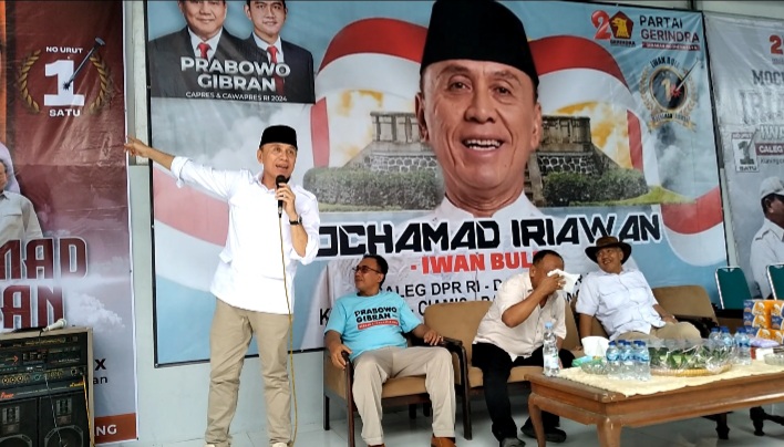 Iwan Bule Berinteraksi Langsung dengan Masyarakat di Jawa Barat, dari PKL hingga Pelaku UMKM, untuk Mendengarkan Aspirasi mereka