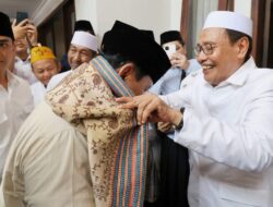 Pemimpin Pondok Pesantren Buntet Cirebon Memberikan Dukungan untuk Prabowo-Gibran dalam Pemilihan Presiden 2024