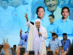 Prabowo dan Relawan Nderek Guru Hadirim Bershalawat Bersama di Serang