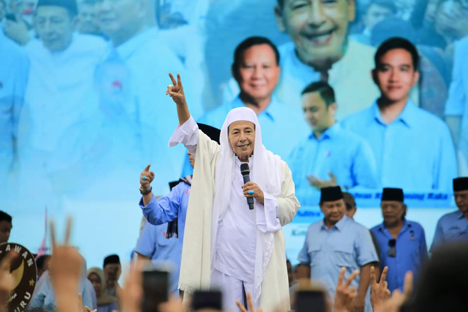 Prabowo dan Relawan Nderek Guru Hadirim Bershalawat Bersama di Serang