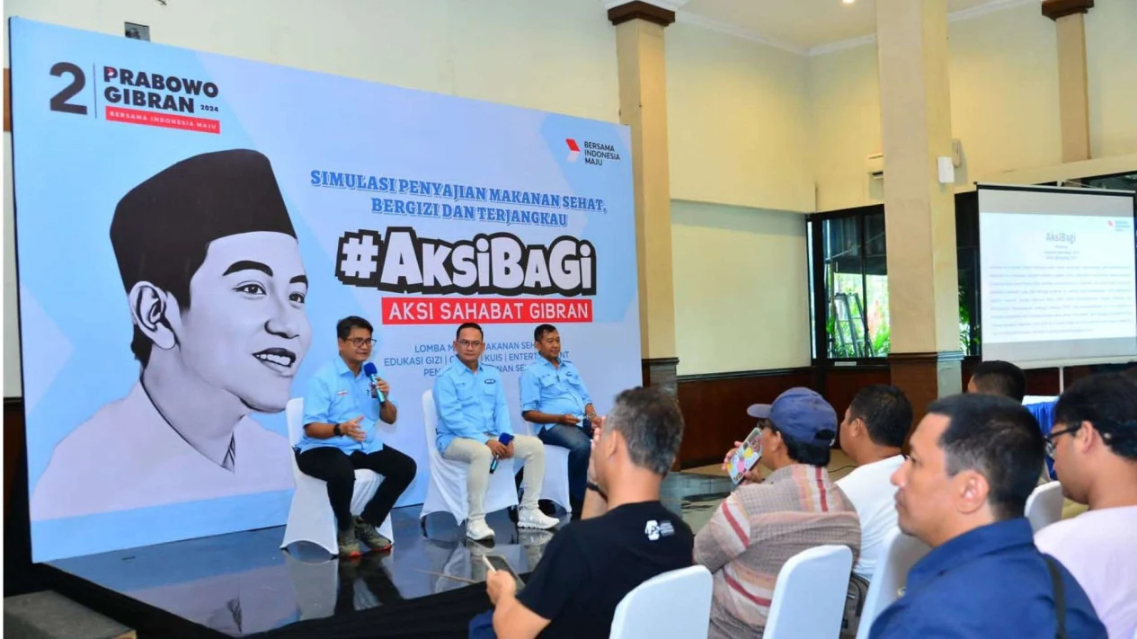 Relawan Aksi Sahabat Gibran Melakukan Praktik Program Makan Siang Gratis di Semarang