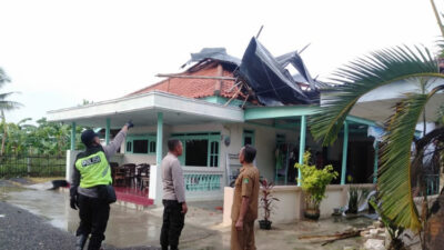 Hujan Deras Juga Rusak 54 Rumah di Sumenep serta Tiang Listrik