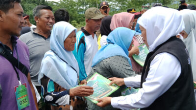 Akhir Masa Jabatan, Khofifah Mengucapkan Perpisahan kepada Warga serta Menunjukkan Kemungkinan Kembali Maju di Pilgub Jatim Bersama Emil