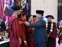 Hadiri Wisuda UKRI, Prabowo Subianto Berpesan Kepada Anak Muda untuk Menjadi Pemimpin yang Mencintai Rakyat