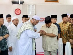 Prabowo Subianto Meminta Doa dari Habib Ali Kwitang Agar Pekerjaan Kita Lancar di Masa Depan