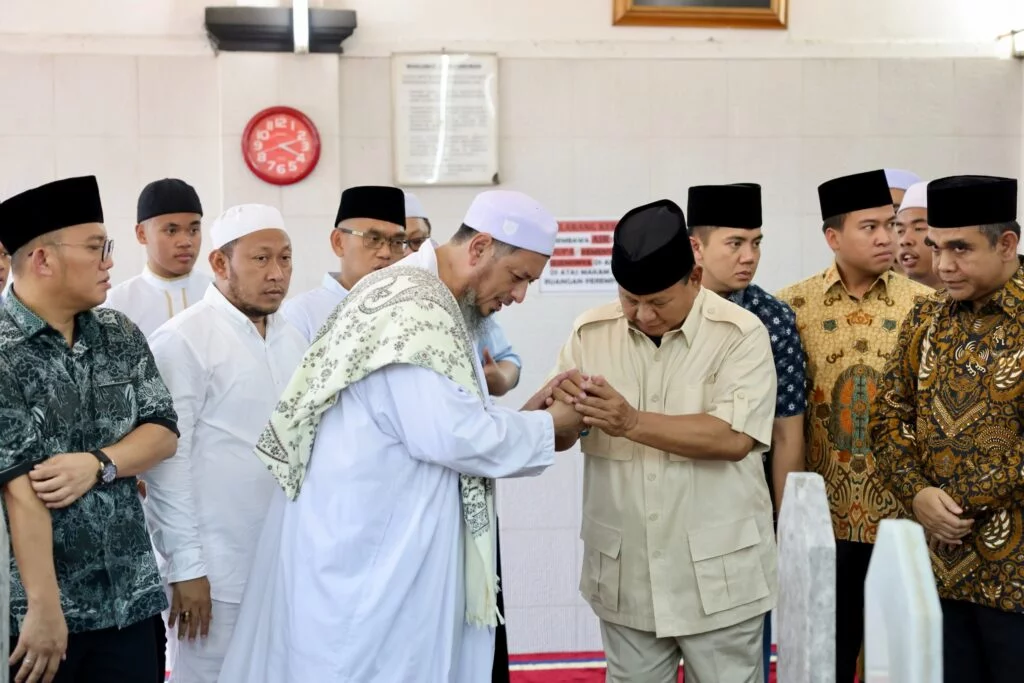 Prabowo Subianto Meminta Doa dari Habib Ali Kwitang Agar Pekerjaan Kita Lancar di Masa Depan