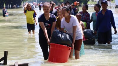 Banjir di Demak Terus Meluas Akibat Hujan Lebat yang Memperlambat Proses Surutnya