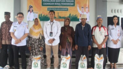 Pemerintah Kabupaten Bojonegoro bekerja sama dengan Badan Urusan Logistik (Bulog) dalam penyaluran bantuan pangan berupa cadangan beras