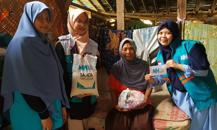 Tarhib Ramadhan: Nurul Hayat Jember Memberikan Paket Sembako dan Uang Tunai kepada Masyarakat