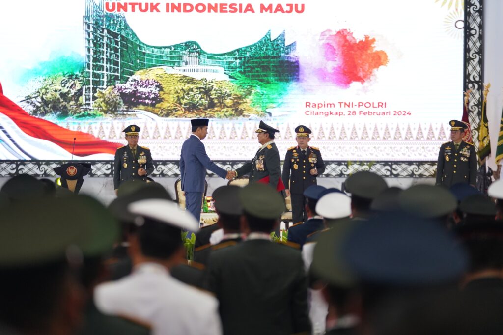 Presiden Jokowi Memberikan Gelar Jenderal Bintang 4 kepada Prabowo