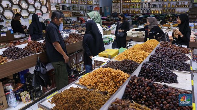 Hukum Mengkonsumsi Kurma Israel yang ‘Haram’