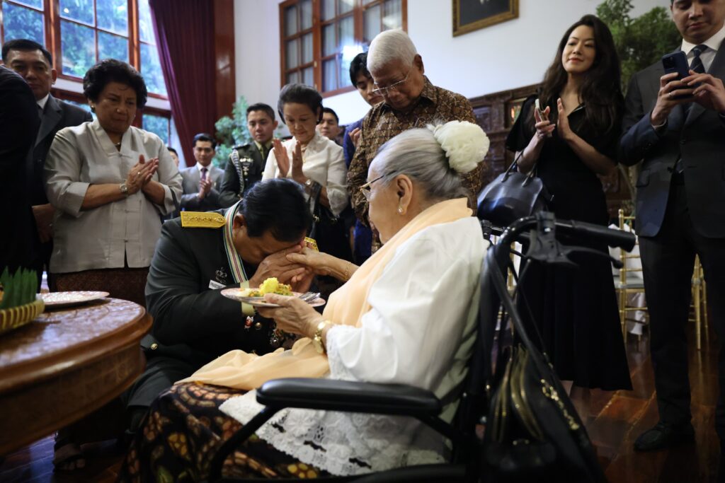 Prabowo Mengadakan Syukuran dan Sungkem Setelah Menerima Penghargaan Jenderal Bintang 4