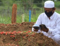 Doa Ziarah Kubur: Arab-Latin beserta Terjemahan