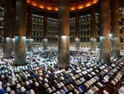 Doa Masuk dan Doa Keluar Masjid Beserta Maknanya