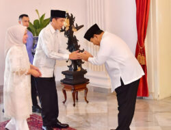 Prabowo Subianto and Jokowi Enjoy Breakfast Together at the State Palace on the Second Day of Eid