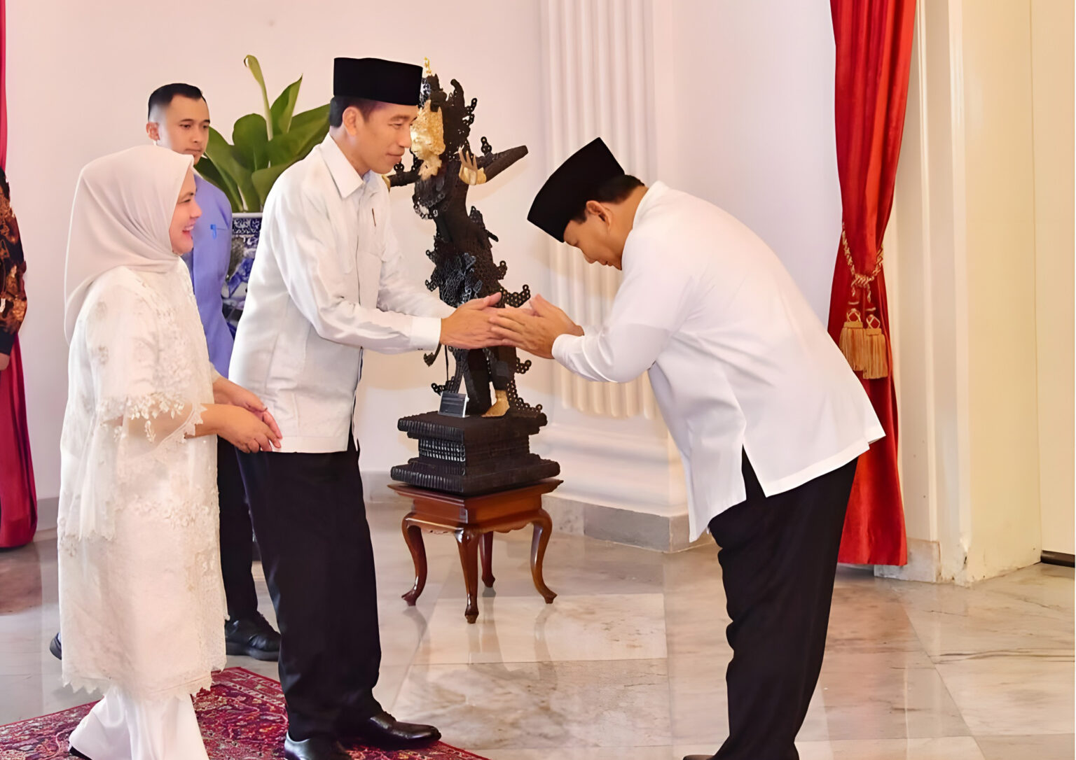 Prabowo Subianto and Jokowi Enjoy Breakfast Together at the State Palace on the Second Day of Eid