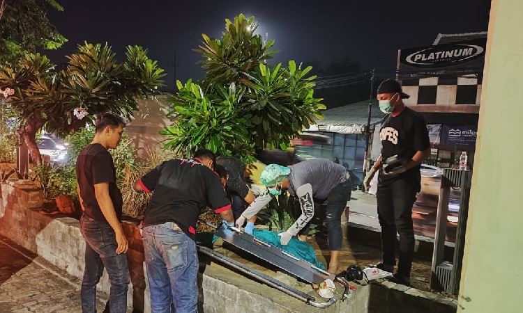 Mayat Tunawisma Ditemukan di Bawah JPO Terminal Purabaya Sidoarjo, Warga Terkejut