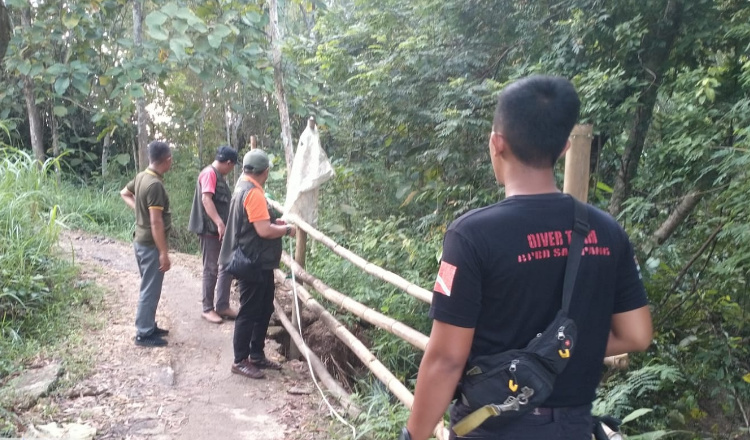 Jalan Penghubung Dua Desa di Sampang Terdampak Longsor Dikarenakan Intensitas Hujan Tinggi