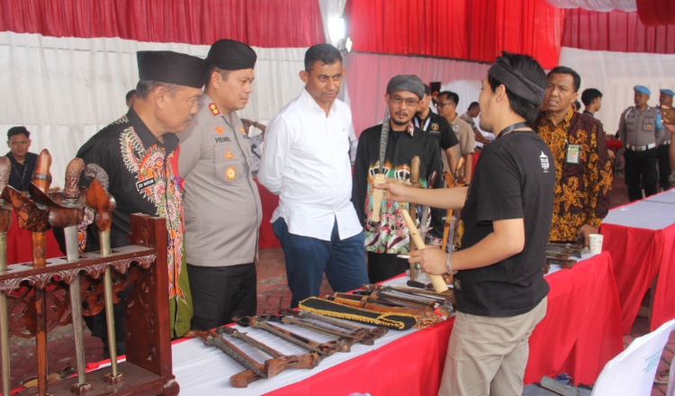 Polres Sumenep Perdana Berperan sebagai Fasilitator Pameran Keris dan Batu Akik se-Indonesia