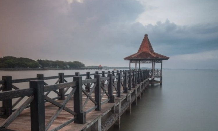 Mengenang Pantai Bentar: Destinasi Favorit yang Meninggalkan Kenangan Manis di Probolinggo