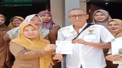 Guru dan Murid SDN Sukodono Berikan Donasi untuk Palestina Melalui Baznas Sidoarjo