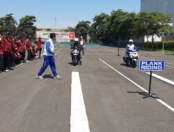 Edukasi Safety Riding Siswa SMA Sederajat oleh MPM Honda Jatim di MPM Safety Riding Center