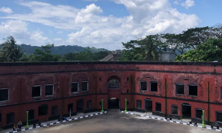 Eksplorasi Jejak Sejarah di Monumen Van der Wijck Lamongan