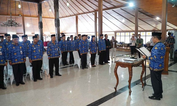 Pj Bupati Cilacap Mengingatkan Core Value ASN saat Melantik 28 Pejabat Administrator, Pengawas, dan Fungsional