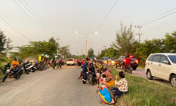 Pipa Fuel Terminal Tuban PT Pertamina Bocor, Menyebabkan Ratusan Warga Mengalami Pusing dan Mual