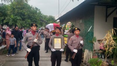 Briptu RDW Dikabarkan Meninggal karena Luka Bakar 96 Persen, Dimakamkan dengan Upacara Kedinasan di Rumah Duka