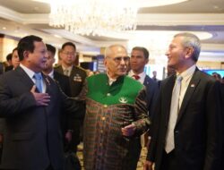 Prabowo Subianto Shares Warm Moment with Timor Leste President Ramos Horta at IISS Shangri-La Forum