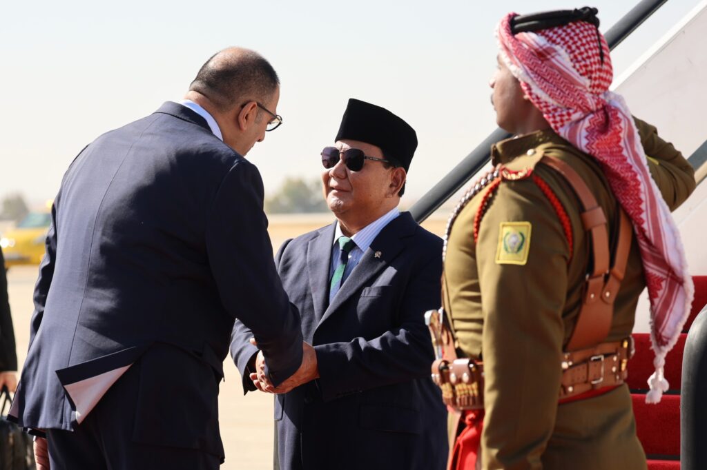 Prabowo Subianto Welcomed in Jordan by High Officials and Honor Guard