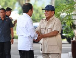 Prabowo Subianto Menemui Jokowi di Bandara Halim, Memberikan Ucapan Ulang Tahun Secara Langsung