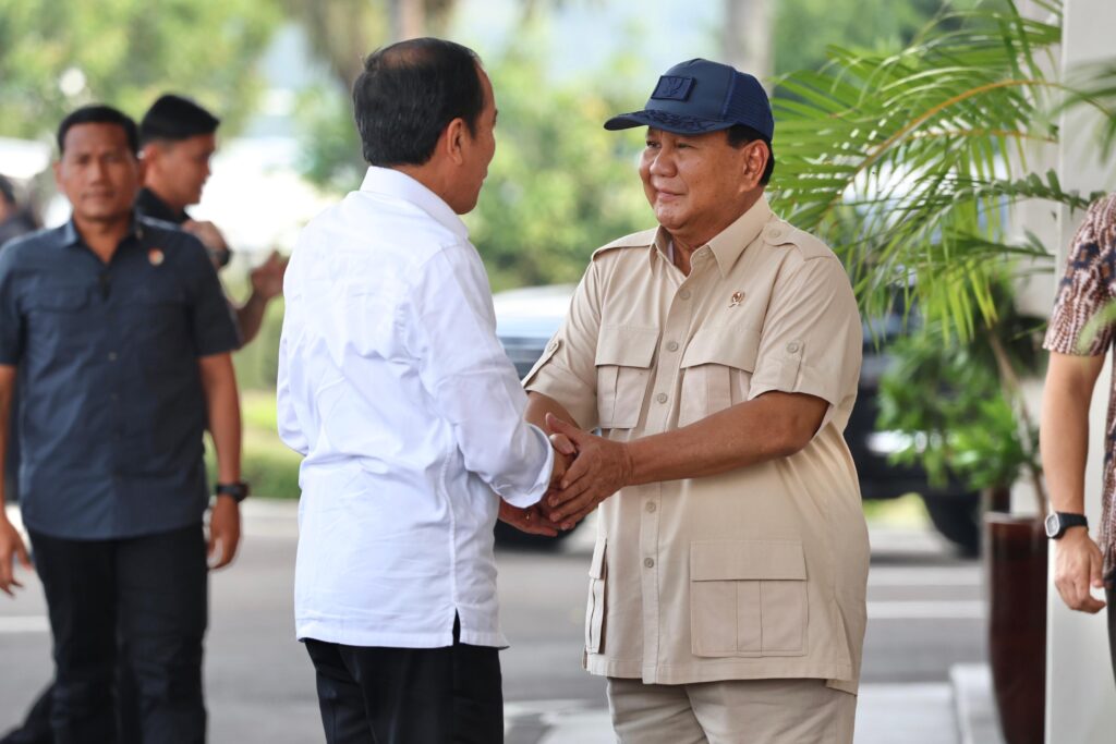 Prabowo Subianto Menemui Jokowi di Bandara Halim, Memberikan Ucapan Ulang Tahun Secara Langsung