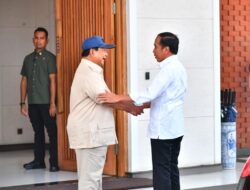 Prabowo Subianto Dekati Jokowi di Halim, Berikan Ucapan Selamat Ulang Tahun Langsung