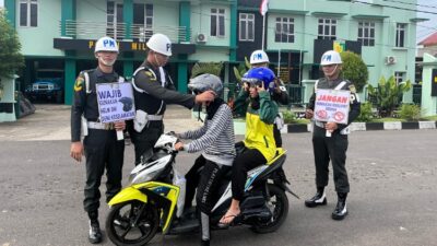 Pomad Bagikan Helm Gratis dalam Peringatan HUT ke-78 di Musi Banyuasin