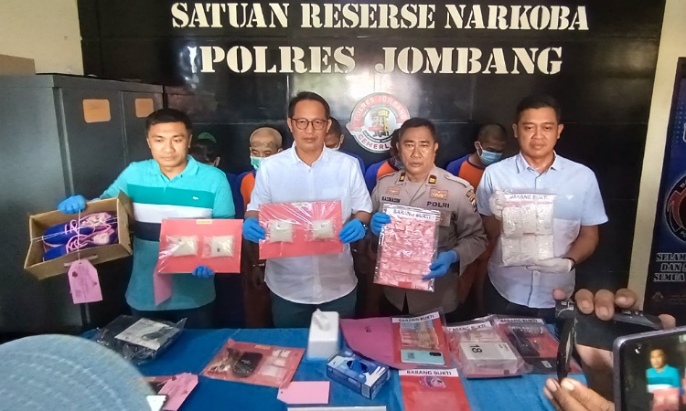 Polres Jombang Menangkap Pasangan yang Membawa Sabu, Bernilai Setengah Miliar Rupiah