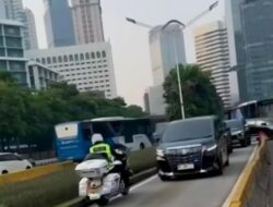 Polisi menyatakan bahwa belum ada laporan terkait mobil kementerian yang melintasi jalur busway.