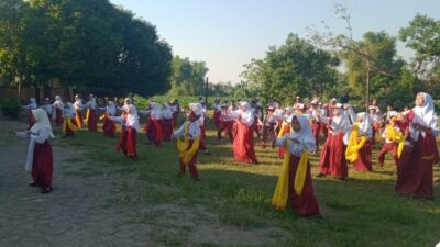 Sambutan Siswa Baru SDN Kepuhrejo 1 Jombang Dengan Tarian Remo Massal